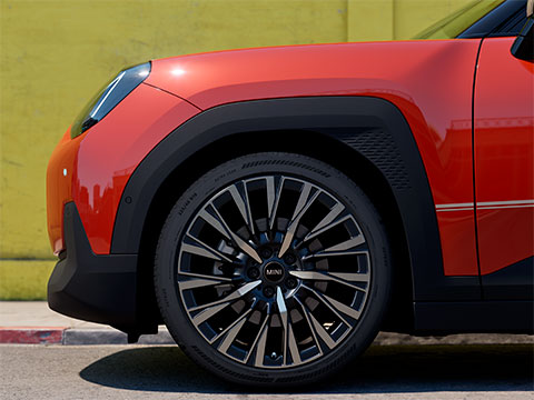 Vediamo il cerchione anteriore di una MINI.